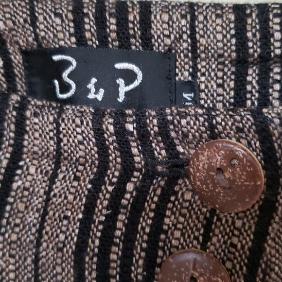 B&P Pencil Skirt with Wooden Buttons and Slit - Picture 4 of 7